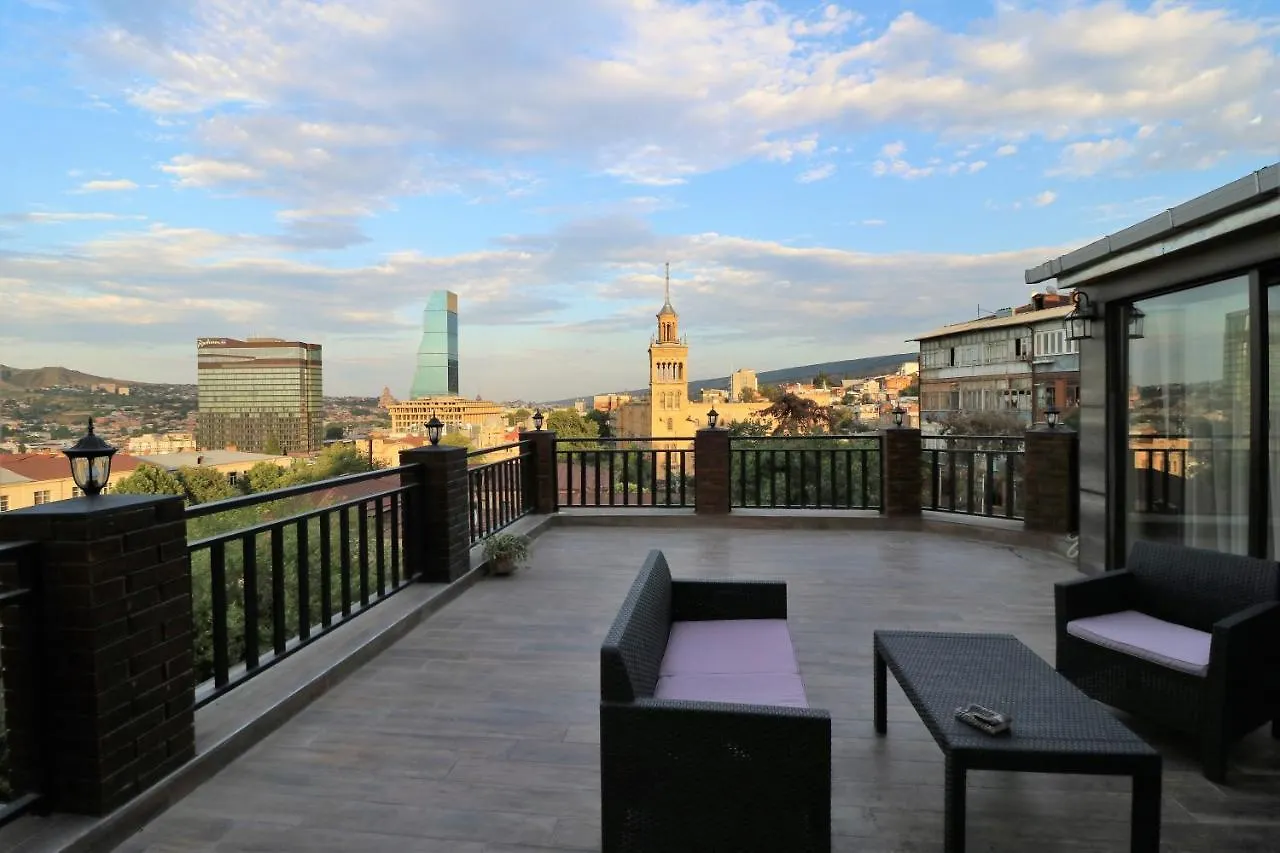 Peto'S Huge Furnished Terrace Apartment Tbilisi 0*,