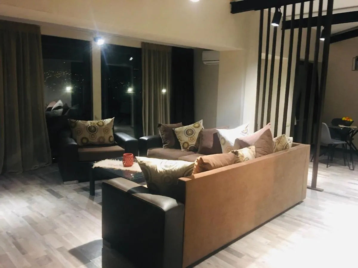 Peto'S Huge Furnished Terrace Apartment Tbilisi